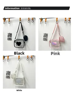 Détails de trois sacs à bandoulière en PVC noir, rose et blanc avec patchs en cœur
