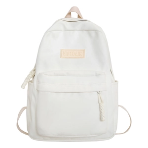 Sac à dos minimaliste en nylon blanc avec poche frontale et logo en cuir, mode printemps 2024