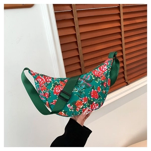 Women Floral Print Nylon Shoulder Bag Retro Crescent Crossbody Bag Fashion Rose Pattern Handbag For Daily Casual Use