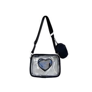 Sac bandoulière minimaliste en PVC transparent avec écusson cœur noir et sangle