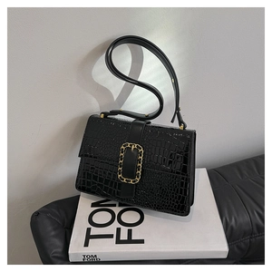 Fashionable black crocodile embossed PU leather crossbody bag with golden chain buckle