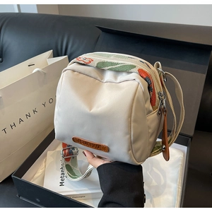 Elegante borsa a tracolla in nylon beige con cinturino jacquard colorato in confezione regalo
