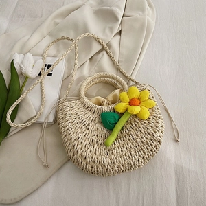 Sac à main demi-lune tissé à la mode avec fleur jaune et doublure à cordon beige