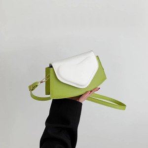 Sac à Épaule Femme à Rabat en Forme de Coeur en Cuir PU Sac à Bandoulière Color Block Petit Sac Carré pour Quotidien Rendez-vous Sac à Main Simple