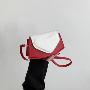 Sac bandoulière en cuir PU à design cœur rouge et blanc avec garniture dorée