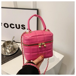 Sac à main boîte en cuir PU matelassé rose avec bandoulière chaîne dorée pour femme