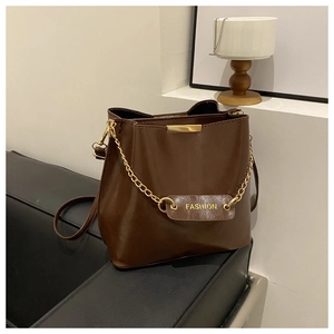 Sac Seau Femme Minimaliste en Cuir PU Décoration de Chaîne Dorée Étiquette de Lettre Mode Sac à Bandoulière Quotidien