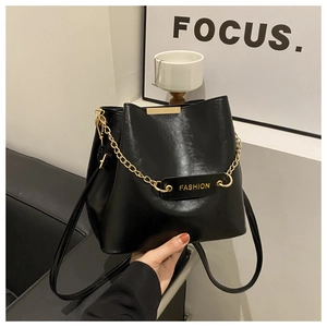 Sac seau minimaliste en cuir PU noir avec chaîne dorée et plaque fashion lettrée