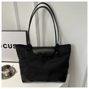 Sac Cabas de Grande Capacité en Nylon pour Femmes Sac à Épaule Couleur Unie Avec Garniture en Cuir Synthétique Sac Décontracté