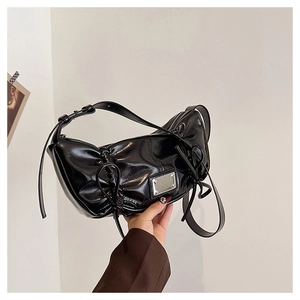 Sac à Bandoulière Plissé en Cuir PU Brillant pour Femmes Sac Sous les Bras à Nœud Papillon Couleur Unie