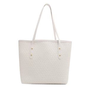 Sac fourre-tout tendance en cuir PU blanc tressé avec rivets dorés et poignée chic