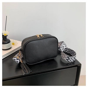 Women PU Leather Lychee Pattern Camera Bag Shoulder Bag With Tassel Geometric Wide Strap Casual Crossbody Bag For Women Daily Use