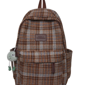 Sac à dos à carreaux en nylon avec écusson en cuir brun et breloque en peluche