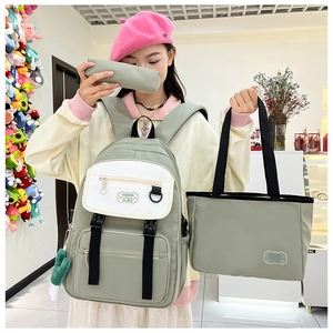Ensemble trois pièces de sac à dos en nylon vert clair avec sac à bandoulière et trousse