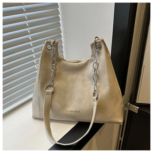 Borsa a tracolla alla moda in pelle PU beige con catena d'argento e scritta Fashion