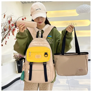 Ensemble sac à dos scolaire trois pièces en nylon beige avec sac cabas et trousse à crayons