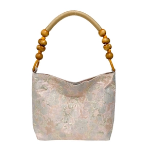 Rosa Handtasche aus floralem Jacquard-Seidenstoff mit Griffen aus Holzperlen und Seil