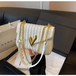 Chic white quilted PU leather shoulder bag with gold heart clasp and chain strap