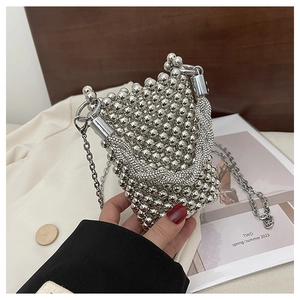 Mini sac à main perlé argenté avec détails ondulés en strass scintillants pour femme