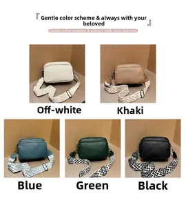 Détail des sacs à bandoulière en cinq couleurs avec larges sangles de style bohème