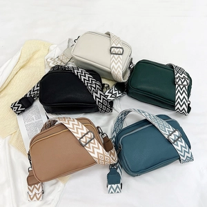 Sac Bandoulière Femme en Cuir PU Mode Sac à Épaule Carré Avec Large Bandoulière Jacquard Minimaliste Grain de Litchi