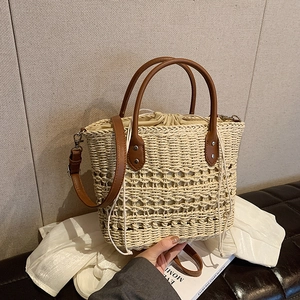Spring Fashion Straw Woven Shoulder Bag For Women Large Capacity Simple Handwoven Tote Bag With Leather Strap For Summer Travel