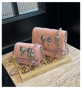 Detailed comparison of pink quilted PU leather bags with silver bow and chain strap