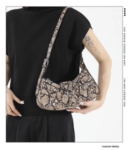 Chic snake print PU leather shoulder bag featuring silver zippers and adjustable strap