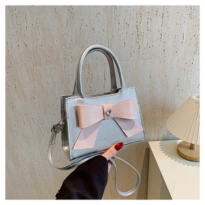 Sac bandoulière en cuir PU argenté avec un grand nœud rose et un cœur en strass
