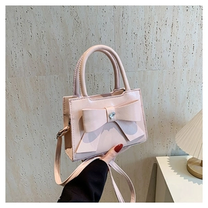 Sac bandoulière en cuir PU rose avec nœud géant et cristal en forme de cœur