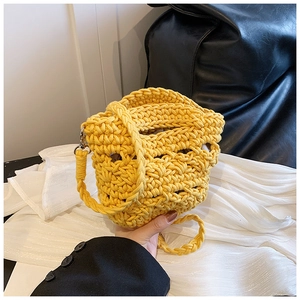 Women's Handmade Crochet Knitted Shoulder Bag Minimalist Hollow Out Crossbody Bag Summer Beach Vacation Fashion Purse