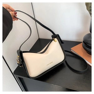 Minimalistische schwarz-weiße PU-Leder Umhängetasche mit goldenem Rich Rabbit Logo