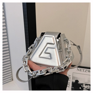 Women Geometric Triangle Handbag PU Leather Shoulder Bag With Thick Metal Chain Handle Fashion Minimalist Crossbody Purse