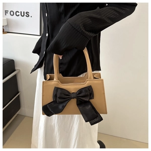 Sac à main chic en similicuir beige avec un grand nœud en velours noir pour femmes