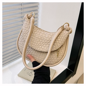 Sac à main hobo chic en cuir PU tressé beige pour femme avec poignée anneau métallique