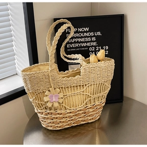 Grand sac à main en paille tressée avec charme de fleur rose et doublure intérieure