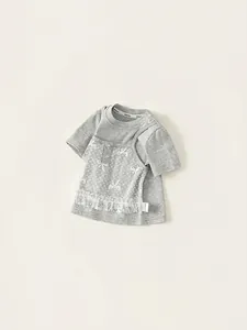 T-shirt da bambina grigia in cotone con pizzo e stampa fiocco in stile minimalista