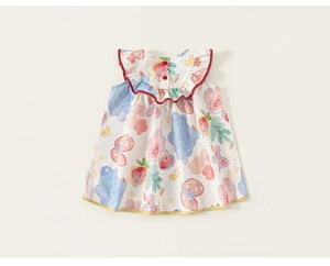 Detailansicht vom ärmellosen Baumwollkleid für Mädchen mit Erdbeer-Graffiti-Prints