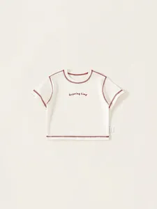 T-shirt bimbi traspirante color crema con cuciture rosse a contrasto e stampa Growing Time