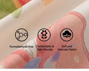 Nahaufnahme von weichem Baumwollstoff mit farbenfrohem Aquarell-Druck für Kinderkleid