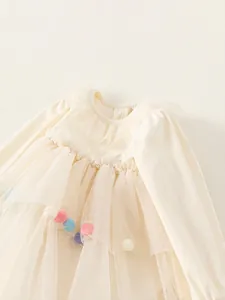 Robe fille à manches longues crème avec col à volants et jupe en tulle à pompons