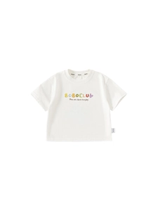 Klassisches weißes Baumwoll-T-Shirt für Jungen mit einem farbenfrohen Grafikdruck