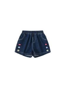 Short en jean fille avec taille élastique et broderie pomme colorée sur tissu bleu foncé