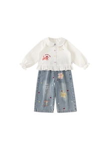 Completo bambina con camicia bianca a pois rossi e jeans a gamba larga azzurro chiaro