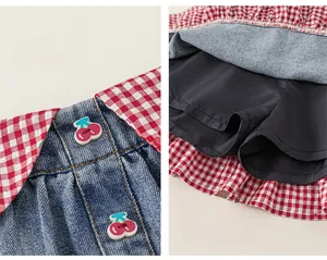 Détail d'une jupe en jean avec taille à carreaux rouges et doublure short de sécurité gris