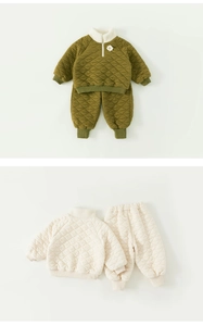 Detail of children's quilted thermal sweatshirt with stand collar and zipper