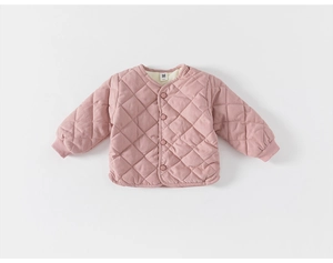 Detailed view of quilted baby girl winter jacket with V-neck and ribbed cuffs in soft pink