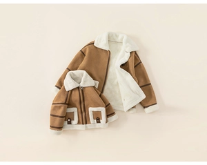 Giacche genitore-figlio coordinate in finta pelle scamosciata con fodera in sherpa