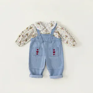 Zweiteiliges Set für Mädchen mit Blumen-Bären-Druck-Hemd und Jeans-Latzhose