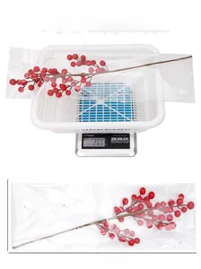 Detail showing weight of 26.5g and 45cm size for artificial red berry stem packaging
